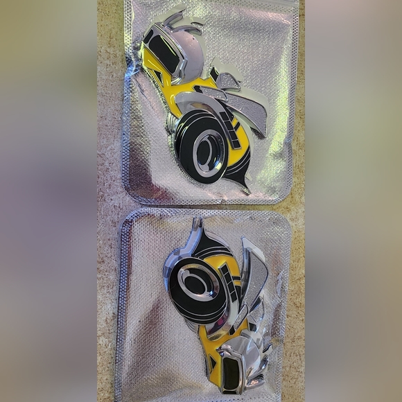 2 metal Scat Pack bee Challenger Charger badge emblems Grill version available - Picture 1 of 7